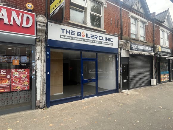 95 Greenford Avenue, Hanwell, Retail To Let - IMG_7629.jpg