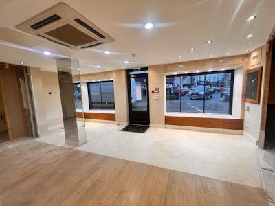 6 Market Place, Knaresborough, Retail To Let - image00016.jpeg