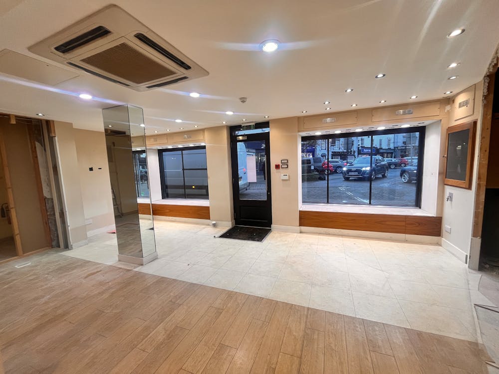 6 Market Place, Knaresborough, Retail To Let - image00016.jpeg