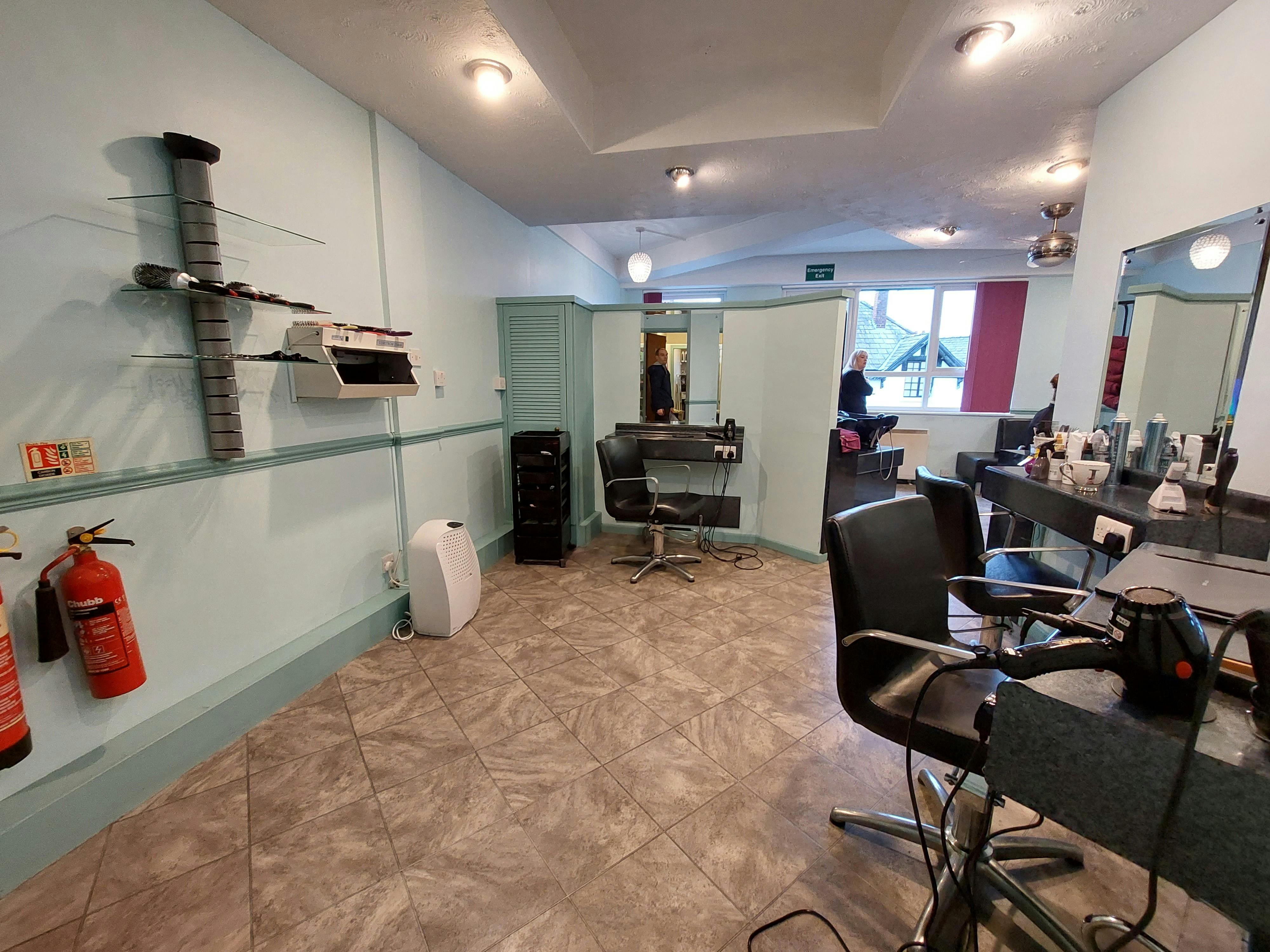 Retail/Shop in Knutsford - photo 2