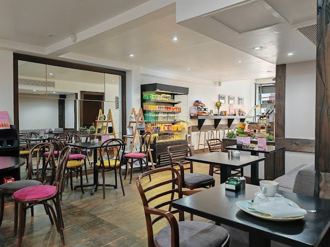 55 Battersea Bridge Road, London, Cafe (A1) Lease Assignment - Internal 2.jpg