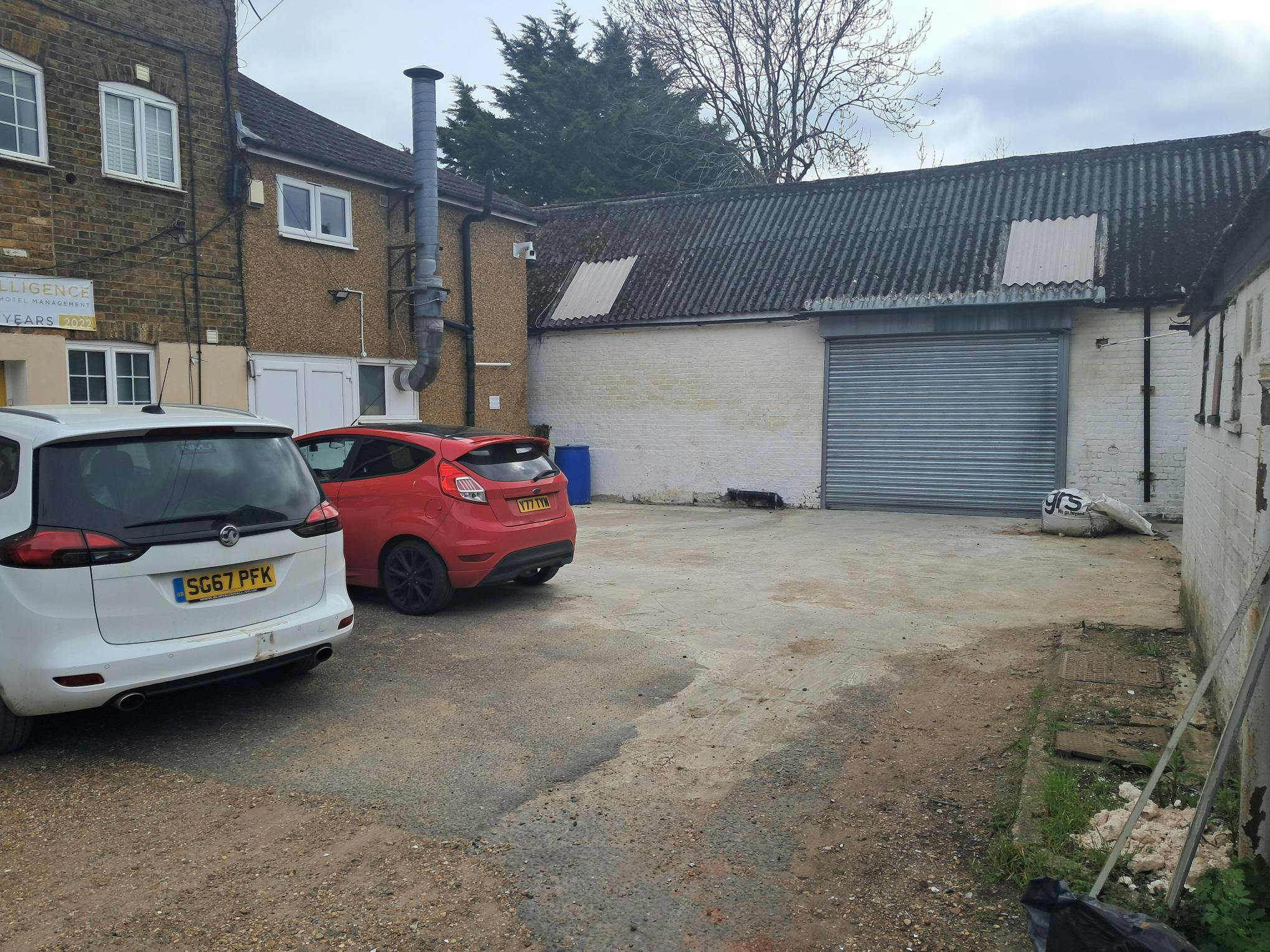 8 Freestone Yard, Slough, Industrial / Offices / Other For Sale - 1000001605.jpg