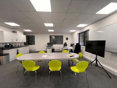 Ground Floor 19 Chiltern Court, Asheridge Road, Chesham, Office / E (Commercial / Business / Service) To Let - WhatsApp Image 20251103 at 150413_f9fbd932.jpg