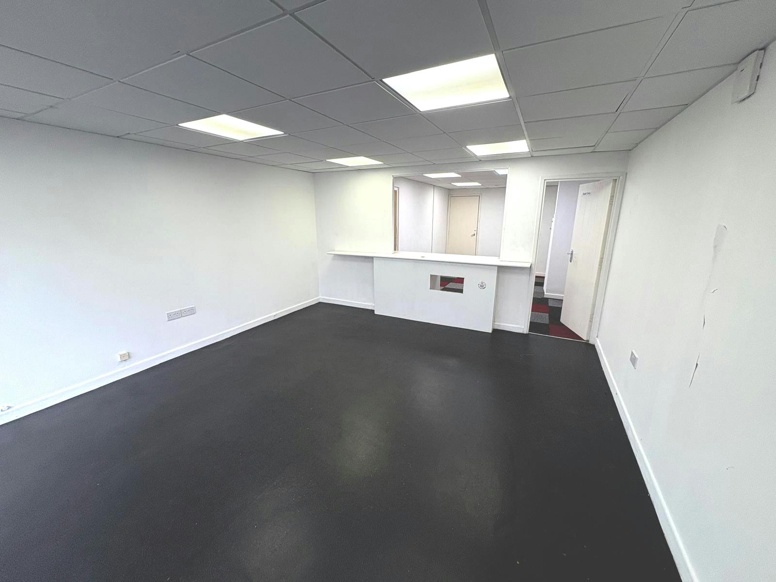 Retail/Shop in Bournemouth - photo 3