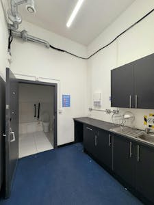 136 Finchley Road, London, Retail To Let - 140 Finchley between 2 units.jpg
