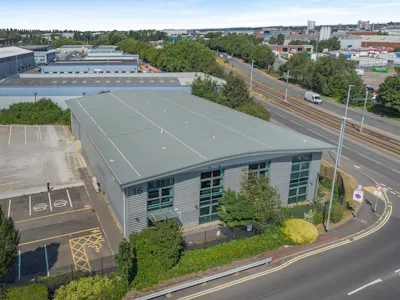 Unit 16, Central Trading Estate, Mosley Road, Trafford Park, Industrial To Let - 8698361-exterior34-800.jpg