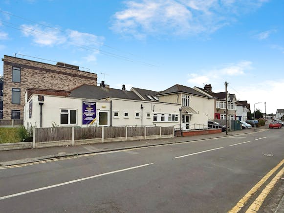 12 Oakhurst Road, Southend-On-Sea, Office To Let - 0badcee9IMG20250812WA0005.jpg