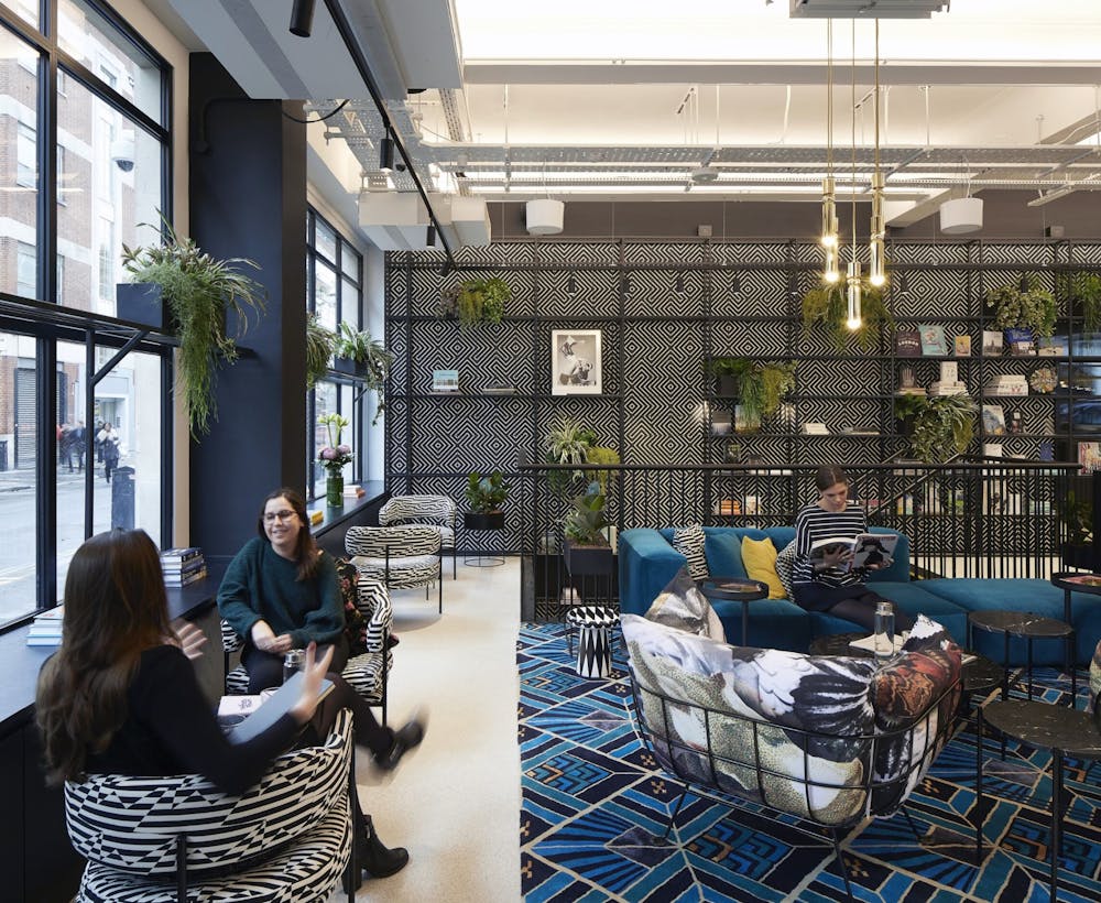 16-19 Eastcastle Street - Lounge.jpg