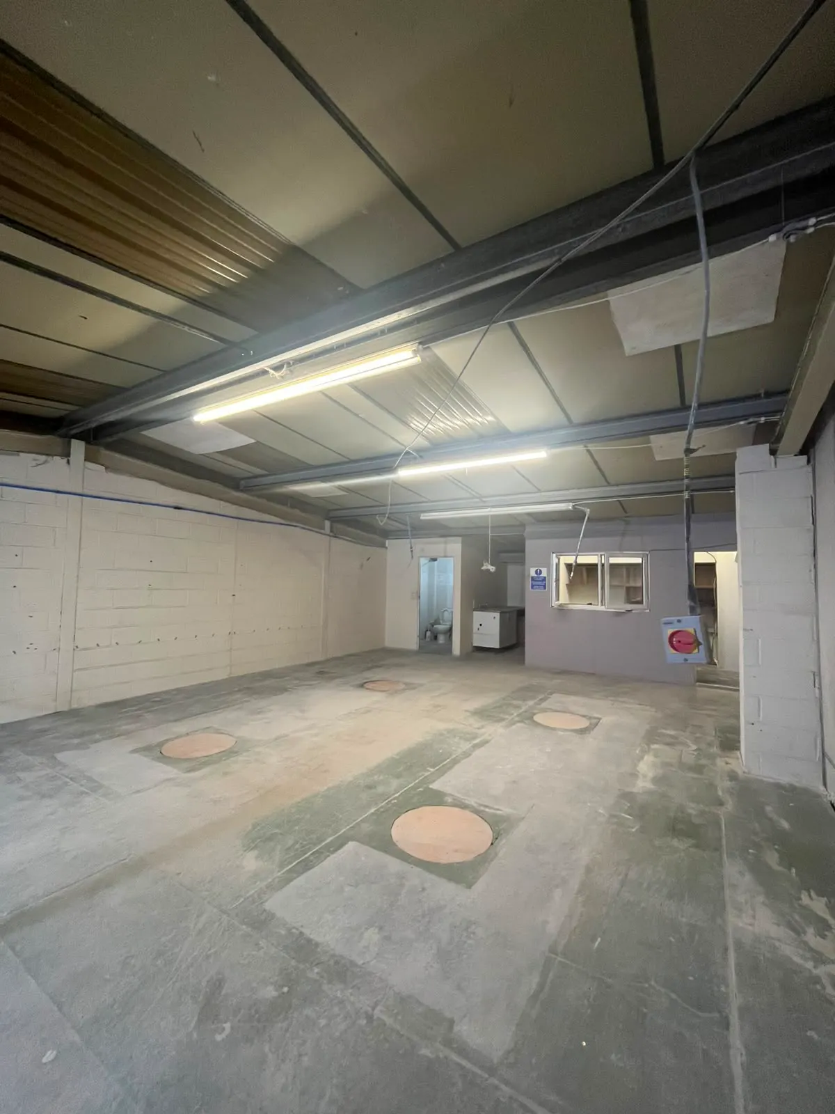 Unit 6, Hayes, Industrial To Let - 20260817_162727000_iOS 4.jpg