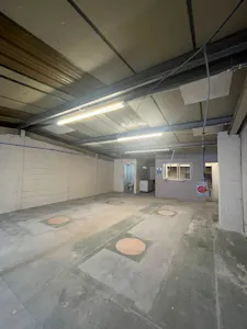 Unit 6, Hayes, Industrial To Let - 20260817_162727000_iOS 4.jpg