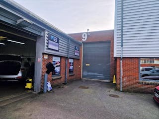 Unit 9 Vickers Business Centre, Basingstoke, Industrial To Let - 20260320_162320.jpg