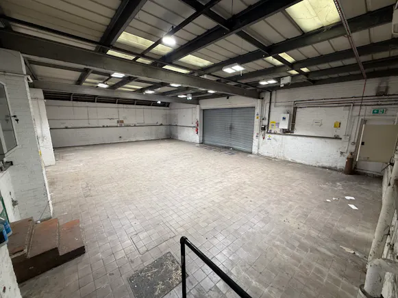 Northfield House, 128 Boston Road, Hanwell, Industrial / Retail To Let - IMG_6395.jpeg