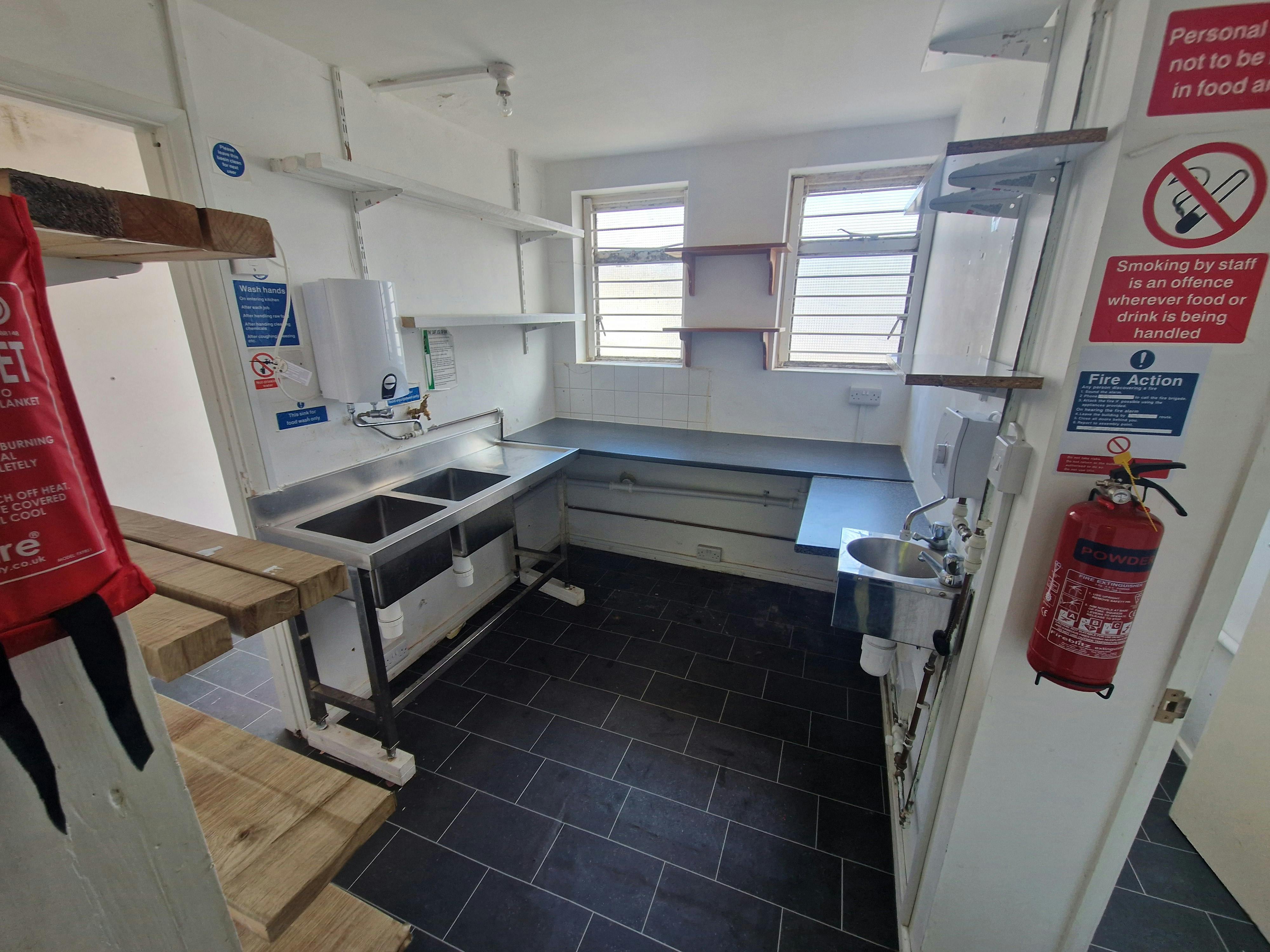 Retail/Shop in Havant - photo 3