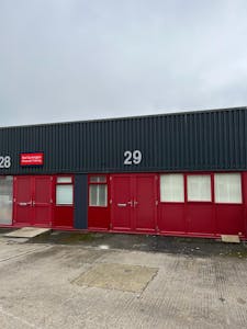 29 Edison Road, Aylesbury, E (Commercial / Business / Service) / Industrial To Let - WhatsApp Image 20240313 at 085151_39a1b7ac.jpg