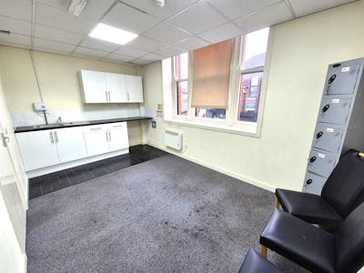 2 Warren Street, Stockport, Retail To Let - 20260331_111527.jpg