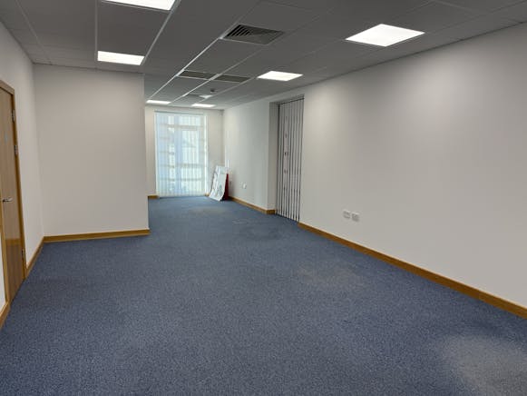 12 Aston Court, Bromsgrove, Office For Sale - 20251028_144953458_iOS (2).jpg