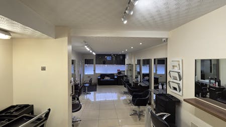 52 Hendon Lane, London, Retail To Let - 20260127_122912.jpg