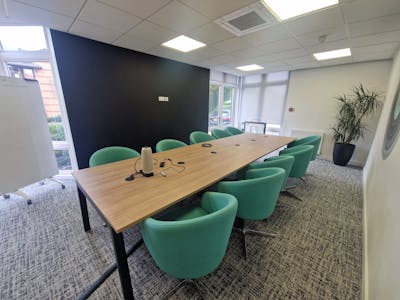 12 The Briars, Waterlooville, Business Park / Office To Let - 20250827_143918.jpg