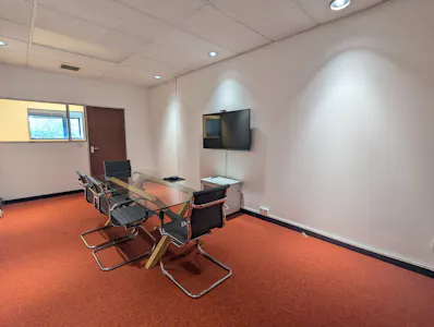 Regal House, Watford, Office For Sale - PXL_20260918_133319759.jpg
