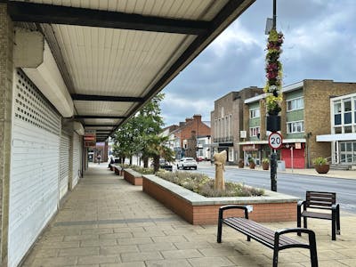 70-74 High Street North, Dunstable, A3 (Restaurants and Cafes) / Bar / Bar / Club / Cafe (A1) / Class E Retail / Leisure / Convenience Store / E Class restaurant (with extract) / E Class Retail / Leisure (no extract - Open A1) / Food & Beverage / Gym / Hall/Misc / Club / Late Night Venue / Leisure / Nightclub / Nightclub / Late Night / Pub / Bar / Club / Restaurant / Restaurant / Cafe / Retail / High Street Retail / Retail - In Town / Showroom / Supermarket / Wellbeing To Let - Image 5