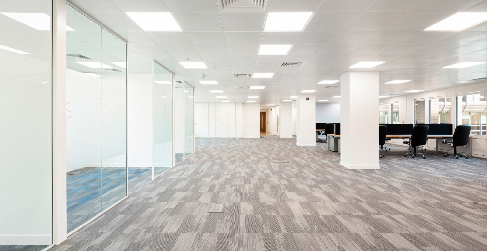 Office in Woking - photo 3