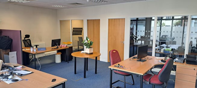 Anchor House (Ground Floor), Bagshot, Offices To Let - 20250826_130656.jpg