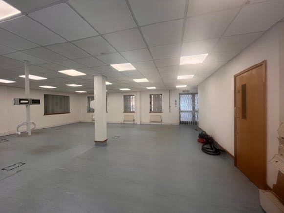 Unit 2 Chiltern Court, Chesham, Offices To Let / For Sale - WhatsApp Image 2026-04-02 at 15.50.3.jpeg