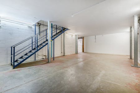 Showroom / Warehouse unit, 4-12 Kempson Close, Aylesbury, E (Commercial / Business / Service) / Industrial / Retail To Let - 101955_4-12-Kempson-Close-Gatehouse-Way (35).jpg