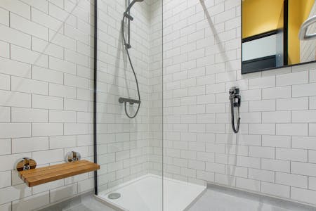 44 Paul Street, Shoreditch, Office To Let - Showers