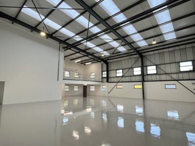 Unit 8 Airlinks Industrial Estate, Heston, Heathrow, Industrial / Warehouse To Let - Warehouse 3.jpg