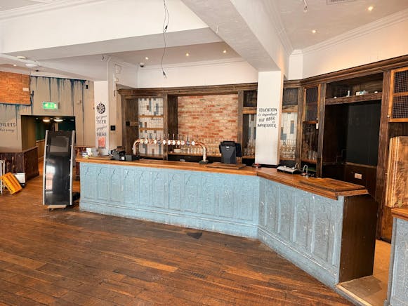 120-123 Oxford Road, High Wycombe, Retail To Let - 20260331_135755000_iOS 1 3.jpg