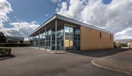 242 Gresham Road, Slough, Industrial / Warehouse To Let - 242 Gresham Road 1.jpeg