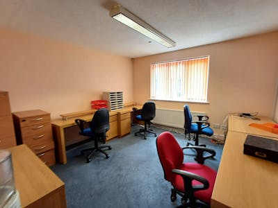 7-8 The Courtyard, Crawley, Office Lease Assignment - FF Large Office.jpg