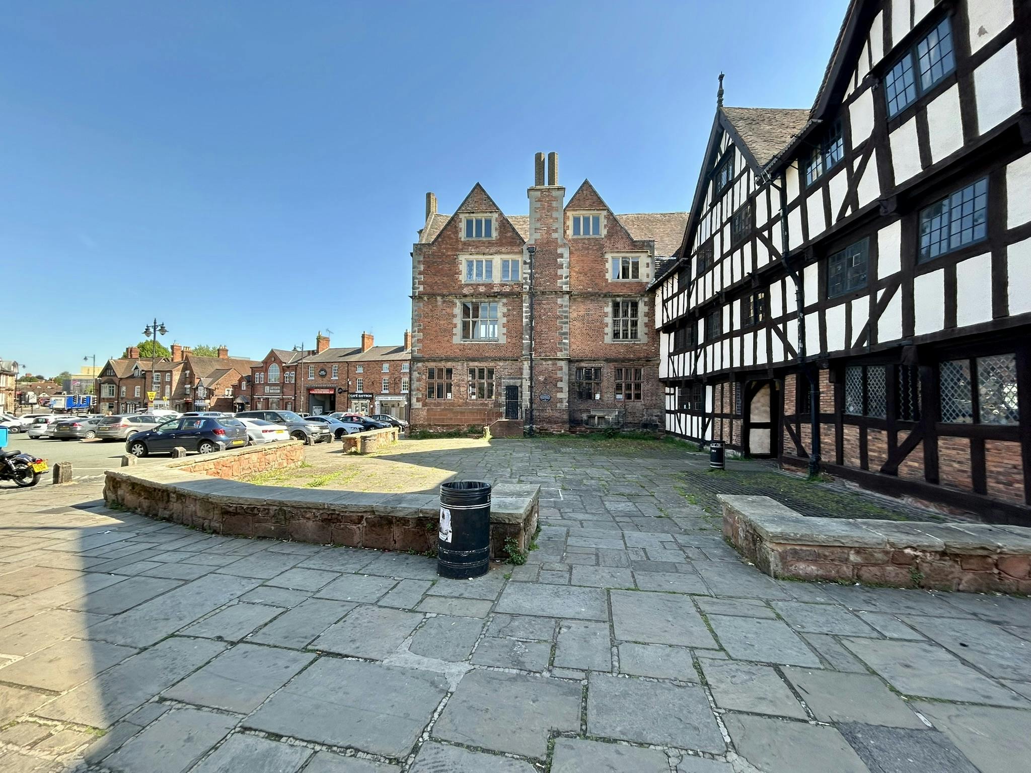 Rowleys Mansion Courtyard - 4