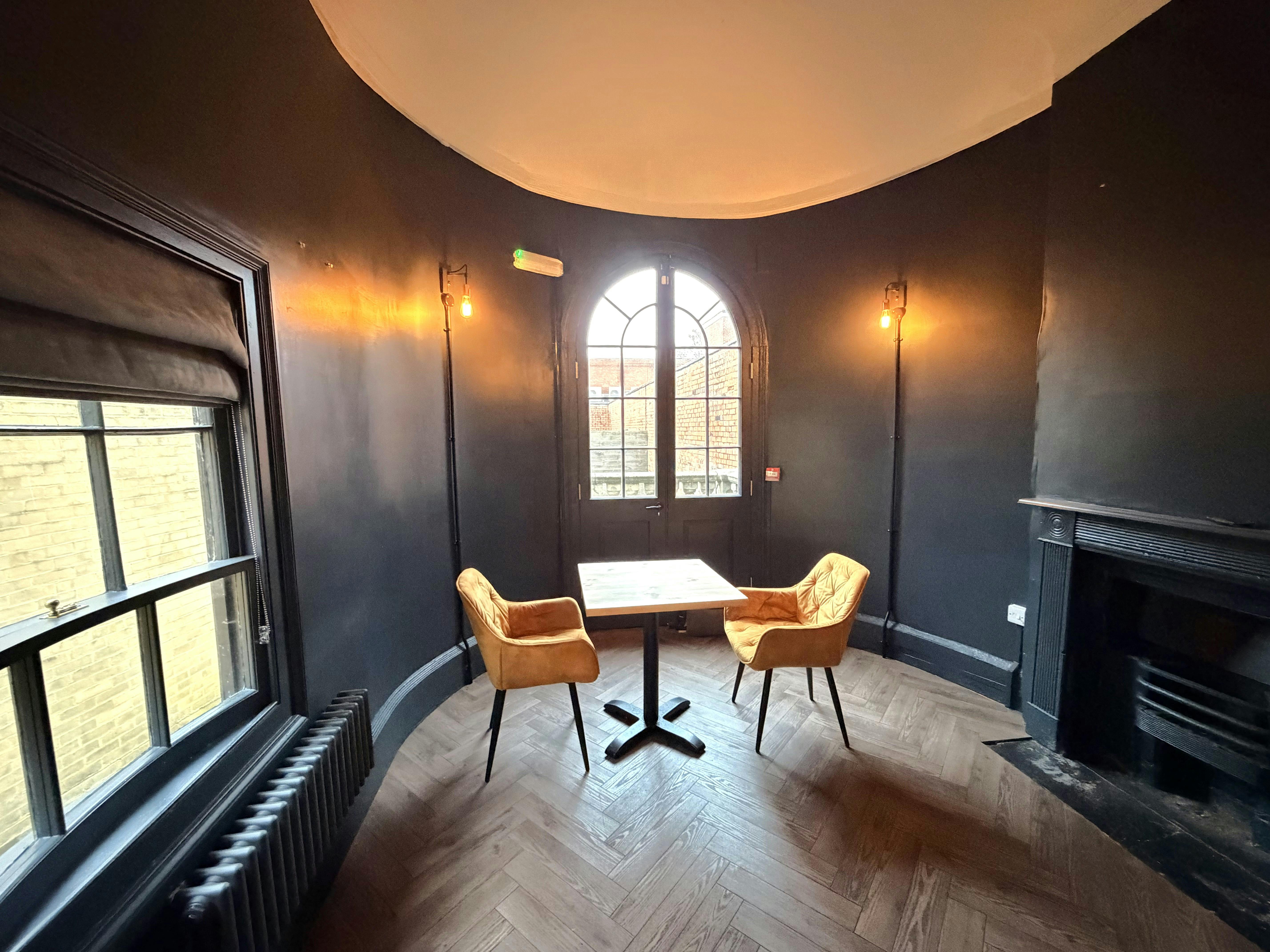 6 High Street, Petersfield, Retail To Let - IMG_2737.jpeg