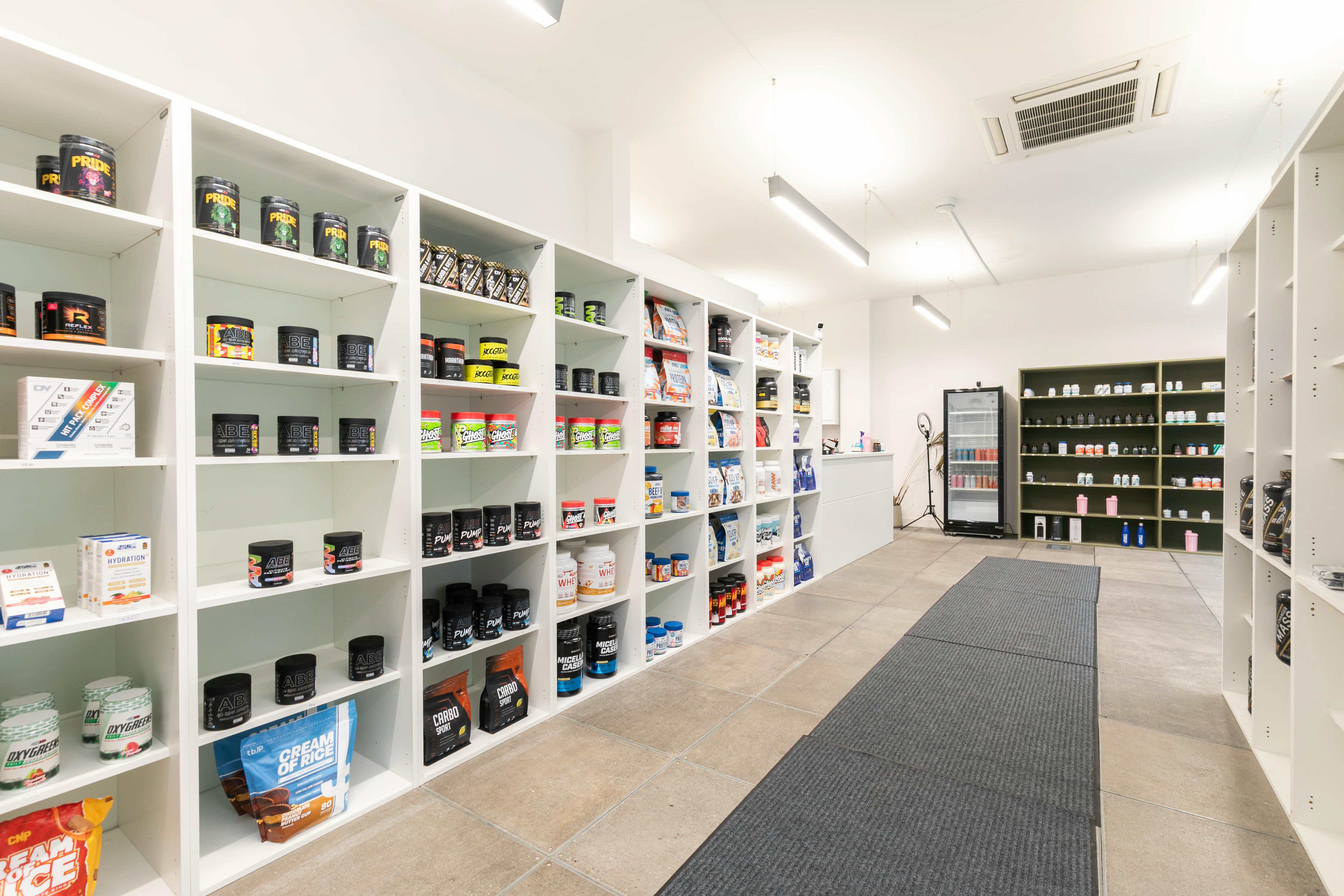 Retail/Shop in London - photo 2