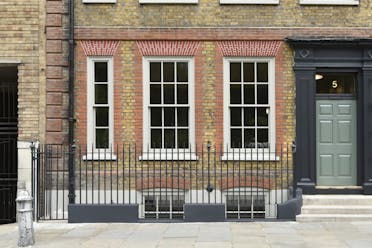 DRAFT Eagle House, 5 Charterhouse Square, London, Office / Serviced Office / D1 (Non Residential Institutions) For Sale - 5 Charterhouse Square, EC1 picture No. 1 - More details and enquiries about this property