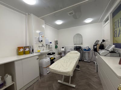 15 La Porte Precinct, Grangemouth, Retail To Let - 20260227_112708378_iOS.jpg