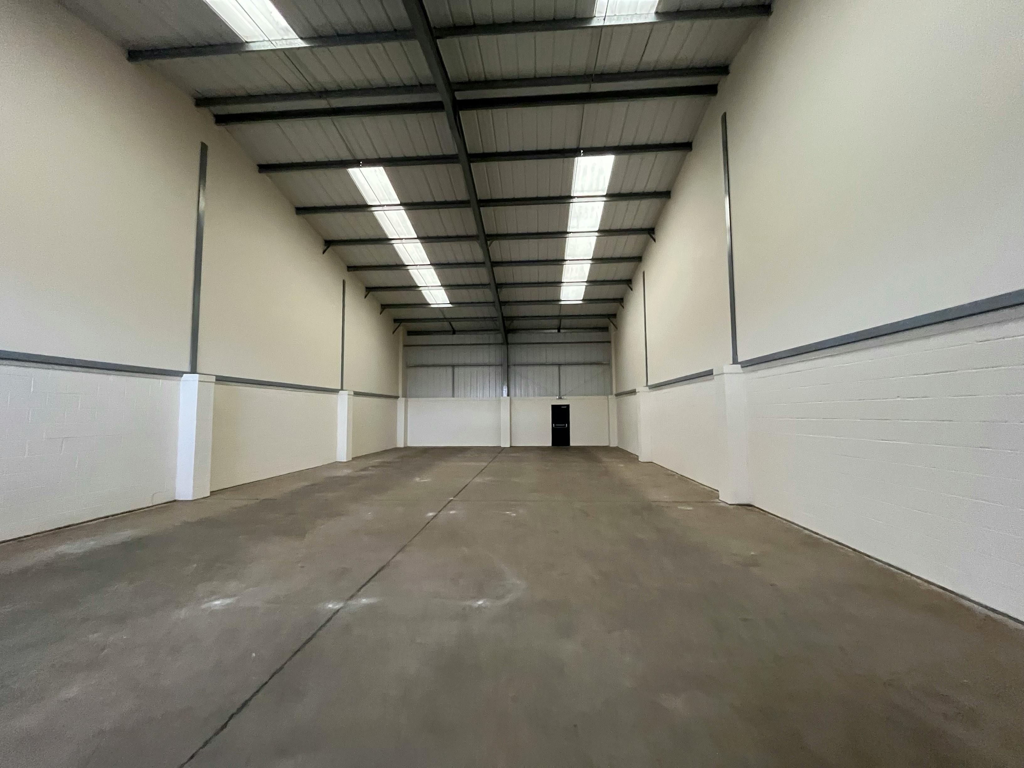 25 Vale Industrial Estate, Southern Road, Aylesbury, Industrial / Industrial To Let - Unit 25 Internal.jpg