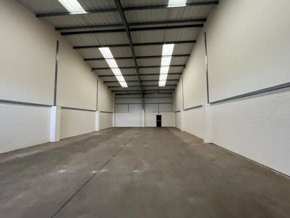 25 Vale Industrial Estate, Southern Road, Aylesbury, Industrial / Industrial To Let - Unit 25 Internal.jpg