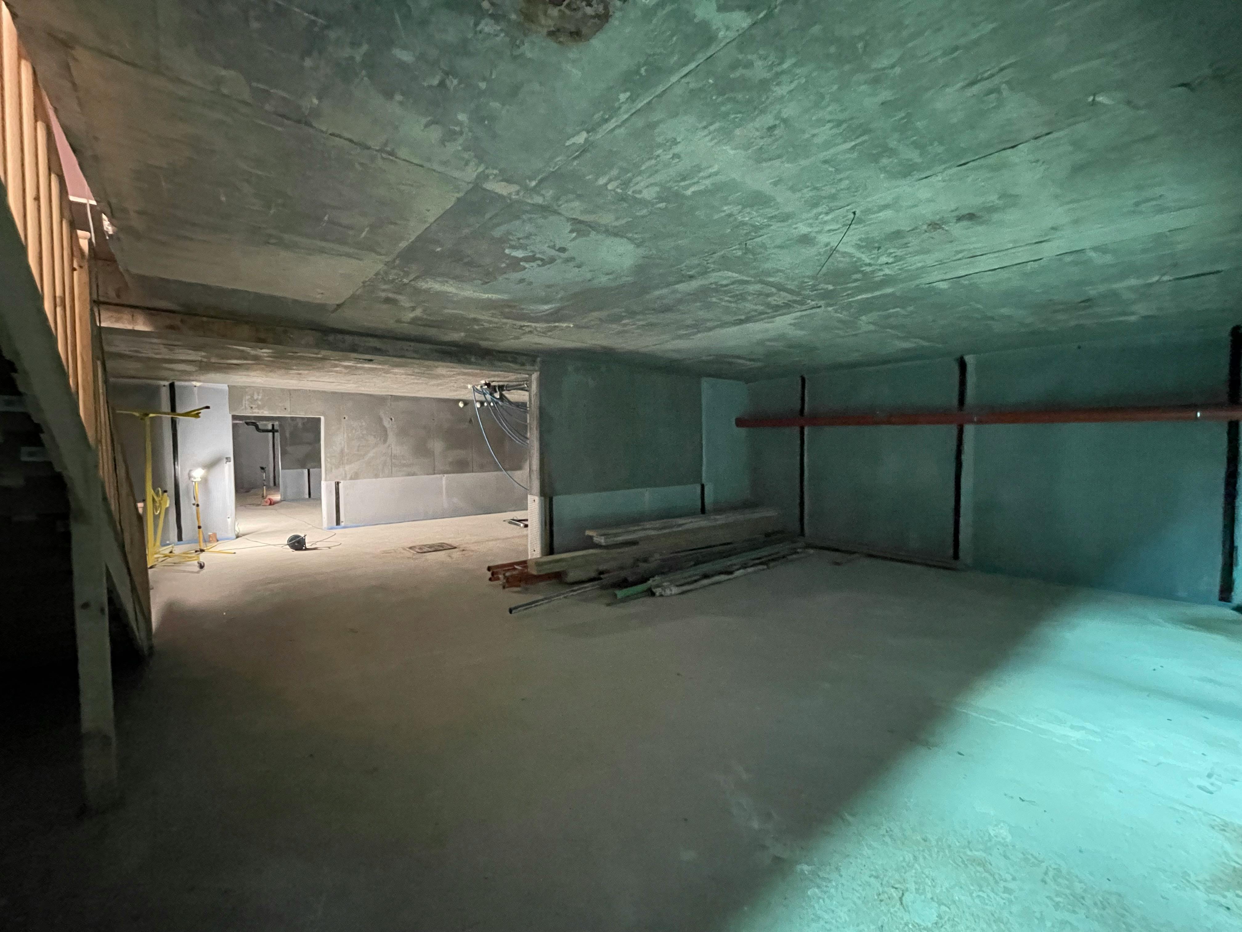 Retail/Shop in London - photo 4