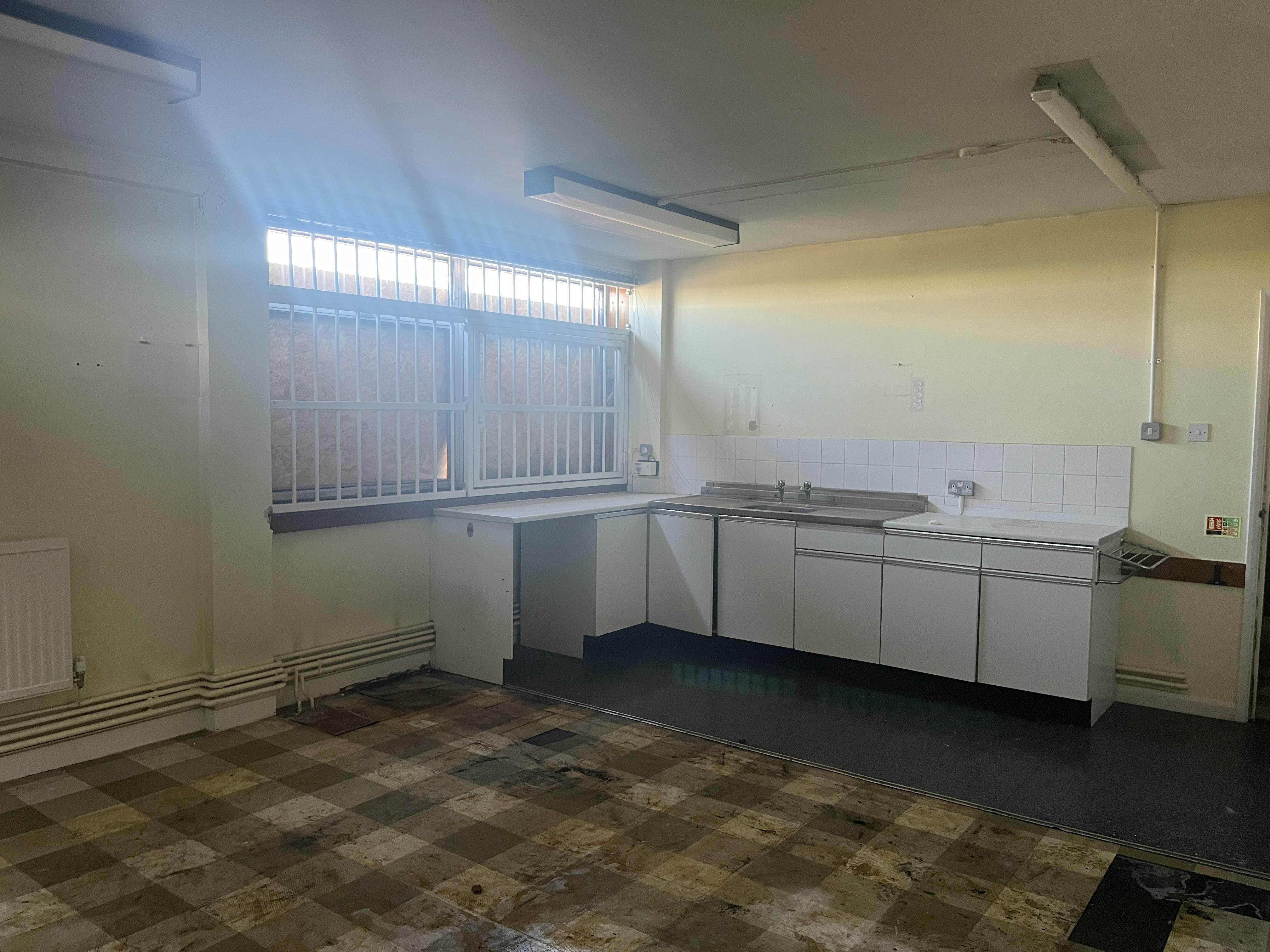 Former Lloyds Bank, 2 Gatehouse Road, Aylesbury For Sale - IMG_2940.JPG