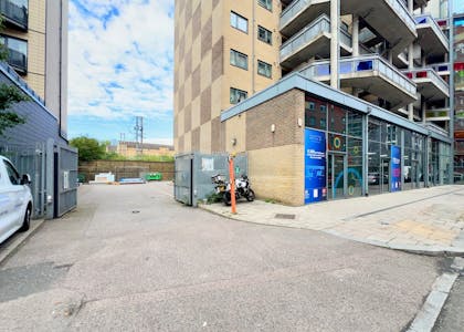 Unit HN5, 5-7 Hornsey Street, London, Industrial To Let - side yard.jpg