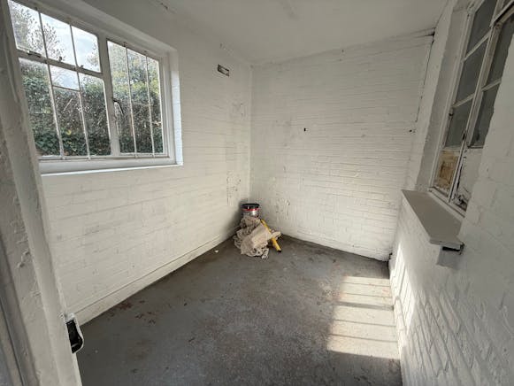 Unit, Back Lane, Rochford, Industrial To Let - IMG20250929WA0016.jpg