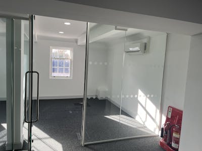 Second Floor Offices, 79-81 High Street, Marlow, E (Commercial / Business / Service) / Office To Let - 20251104_133522091_iOS.jpg