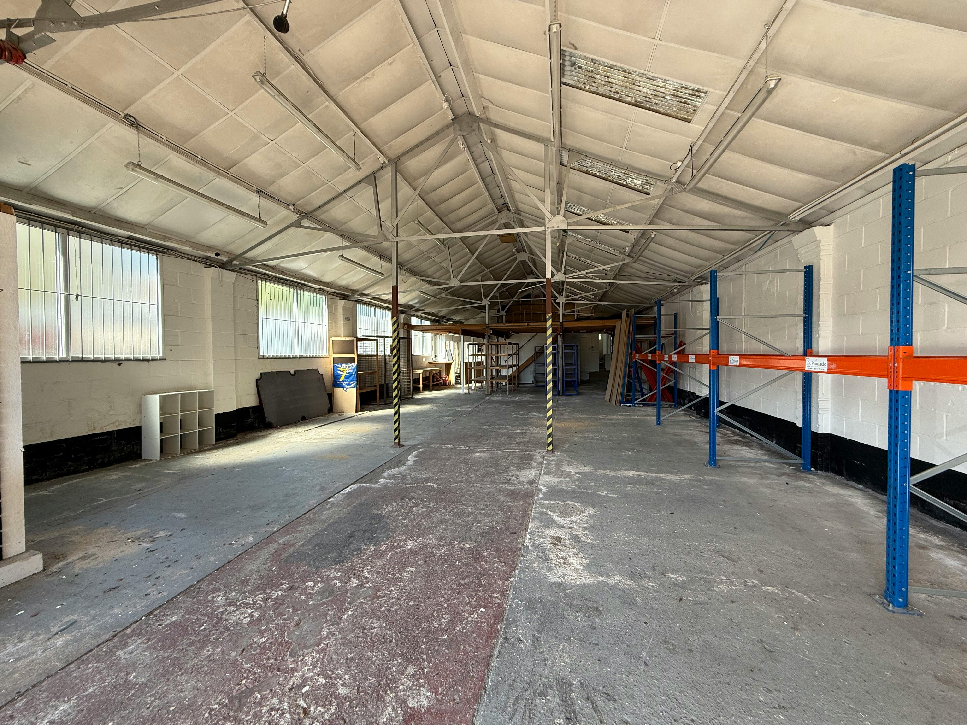 Industrial Unit in Waterlooville - photo 4