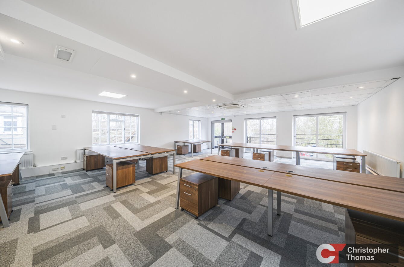 119-120 High Street, Eton, Office To Let - 2nd foor main office area.jpg