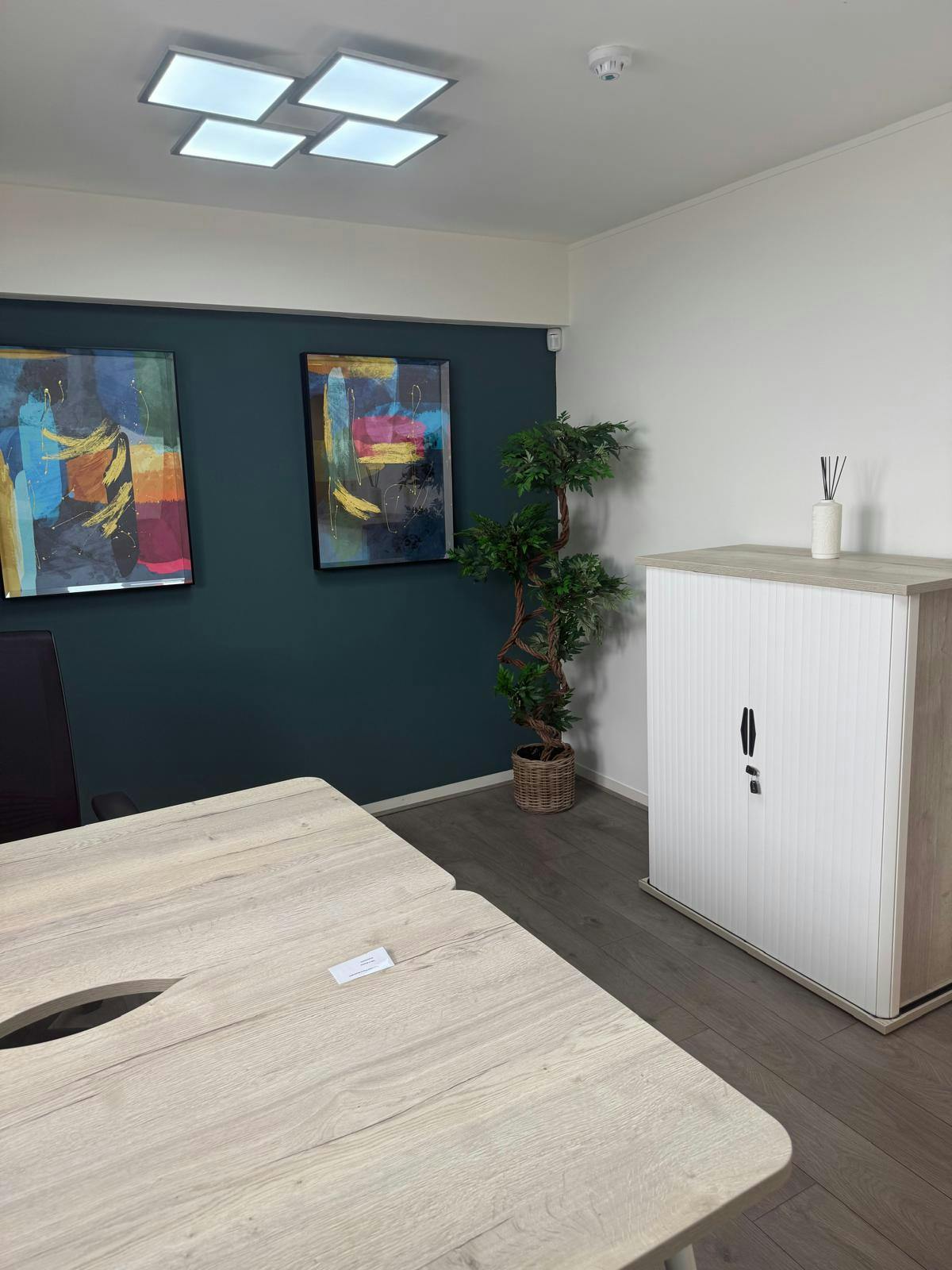 Sanderum Centre, 30A Upper High Street, Thame, Office To Let - Typical office.jpg