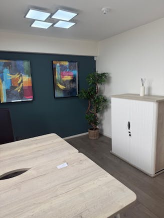 Sanderum Centre, 30A Upper High Street, Thame, Office To Let - Typical office.jpg