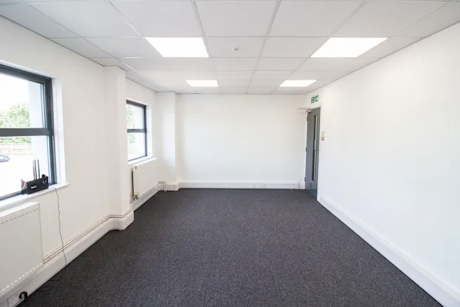 Unit 11 Airlinks Industrial Estate, Heston, Industrial / Warehouse To Let - 4.1.jpg